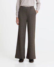Load image into Gallery viewer, Yerse Alba tricot textured trouser Light Brown
