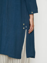 Load image into Gallery viewer, Skatïe fluid linen blend trench coat Navy
