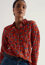 Load image into Gallery viewer, Seasalt Larissa shirt Tomato Blooms Cinammon
