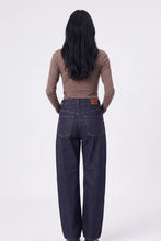 Load image into Gallery viewer, Artlove Vicki button front LS top Brown
