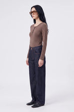 Load image into Gallery viewer, Artlove Vicki button front LS top Brown
