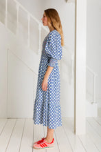 Load image into Gallery viewer, Bonté Troy geometric print shirred bodice and cuff dress Blue White
