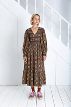 Load image into Gallery viewer, Bonté Troy graphic star print ruched dress Midnight Sand
