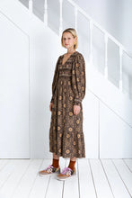 Load image into Gallery viewer, Bonté Troy graphic star print ruched dress Midnight Sand
