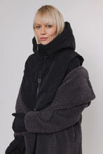 Load image into Gallery viewer, Rino &amp; Pelle Tabita Hood collar Black
