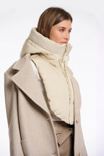 Load image into Gallery viewer, Rino &amp; Pelle Tabita hooded collar Birch
