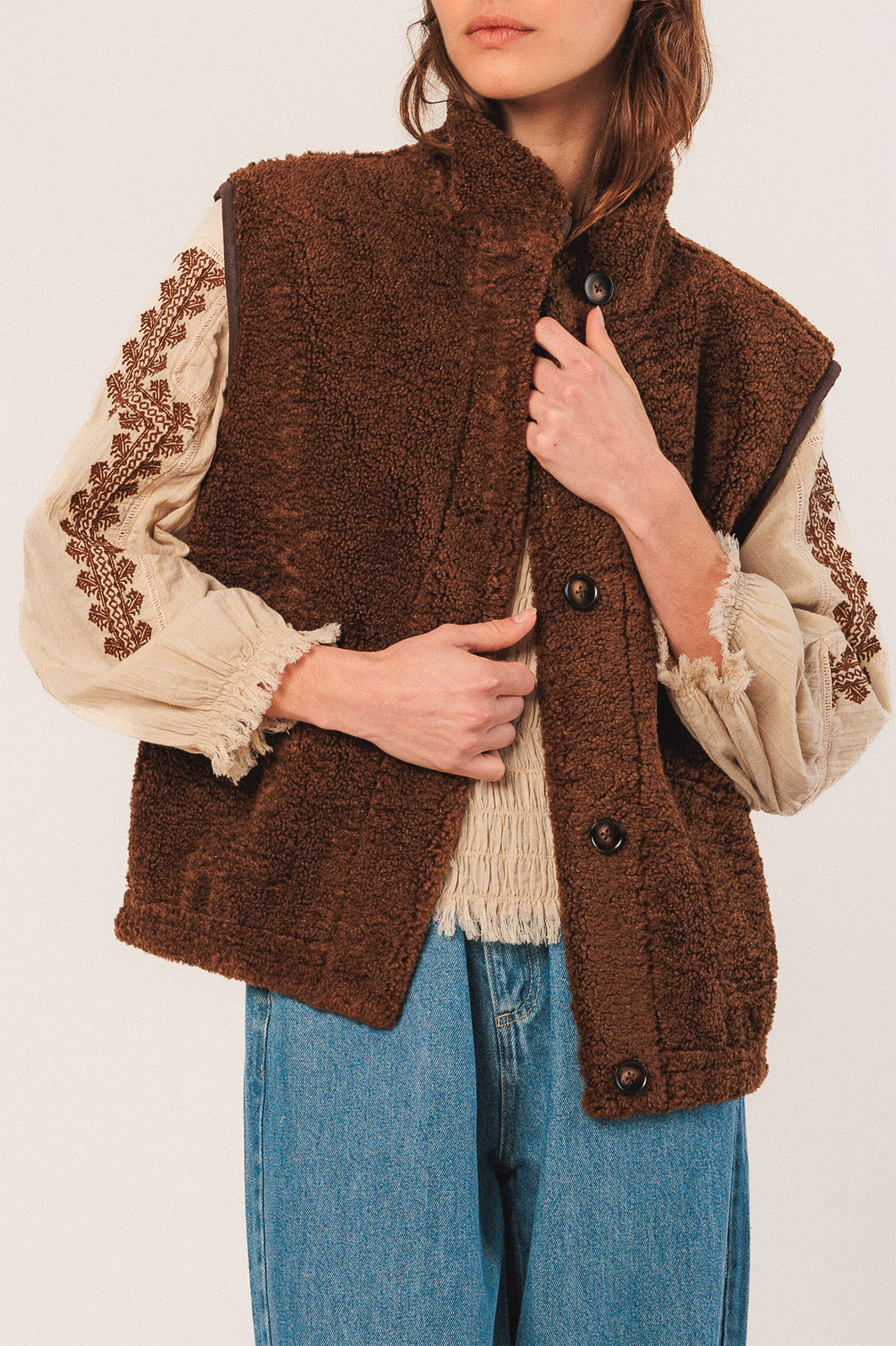 Indi & Cold Reversible shearling waistcoat Chocolate