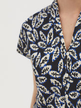 Load image into Gallery viewer, Nice Things Leaves crinkle print blouse Navy
