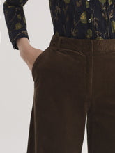 Load image into Gallery viewer, Nice Things Stretch corduroy wide leg trouser Khaki
