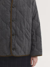 Load image into Gallery viewer, Nice Things Reversible quilted jacket Olive Anthracite

