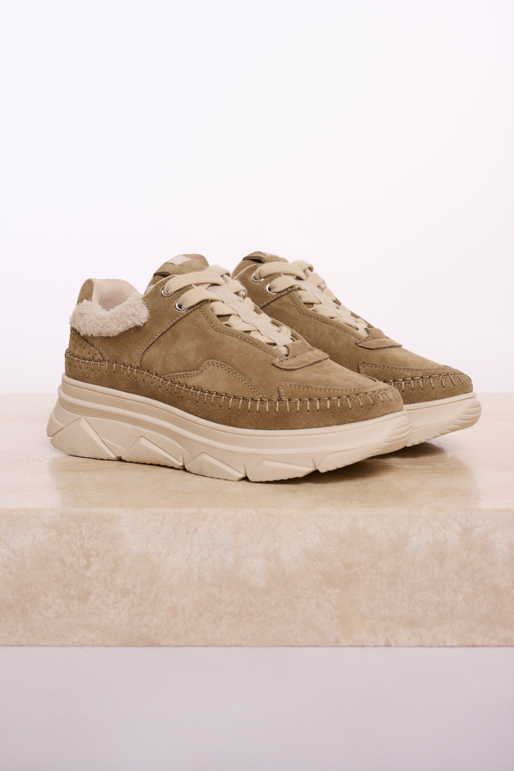 Rino & Pelle Willa sherpa detail trainer Natural