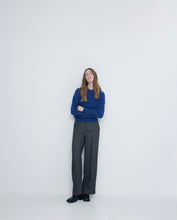 Load image into Gallery viewer, Yerse Polo knit with button cuff Azul
