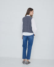 Load image into Gallery viewer, Yerse Button knitted waistcoat Anthracite
