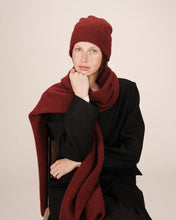 Load image into Gallery viewer, Gracwe &amp; Mila San francisco Beanie Bordeaux
