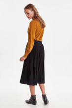 Load image into Gallery viewer, Ichi Wimsy pleated knitted skirt Black
