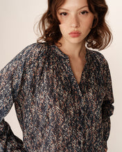 Load image into Gallery viewer, Grace &amp; Mila Platane Abstract print blouse
