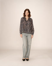 Load image into Gallery viewer, Grace &amp; Mila Platane Abstract print blouse
