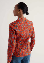 Load image into Gallery viewer, Seasalt Larissa shirt Tomato Blooms Cinammon
