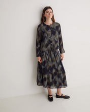 Load image into Gallery viewer, Yerse Blurry watercolour rouleau front blouse Khaki

