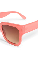 Load image into Gallery viewer, Part Two Safine sunglasses Grenadine
