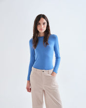 Load image into Gallery viewer, Compañia fantastica feature neck t shirt Blue
