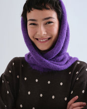 Load image into Gallery viewer, Compañia Fantastica Triangular knitted scarf Purple
