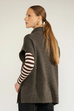 Load image into Gallery viewer, Numph Joline cable poncho Black Coffee
