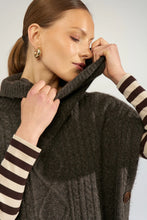 Load image into Gallery viewer, Numph Joline cable poncho Black Coffee
