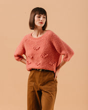 Load image into Gallery viewer, Grace &amp; Mila Loraine decorative knit jumper Rose
