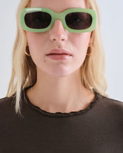 Load image into Gallery viewer, Compañia Fantastica feature neck t shirt Olive
