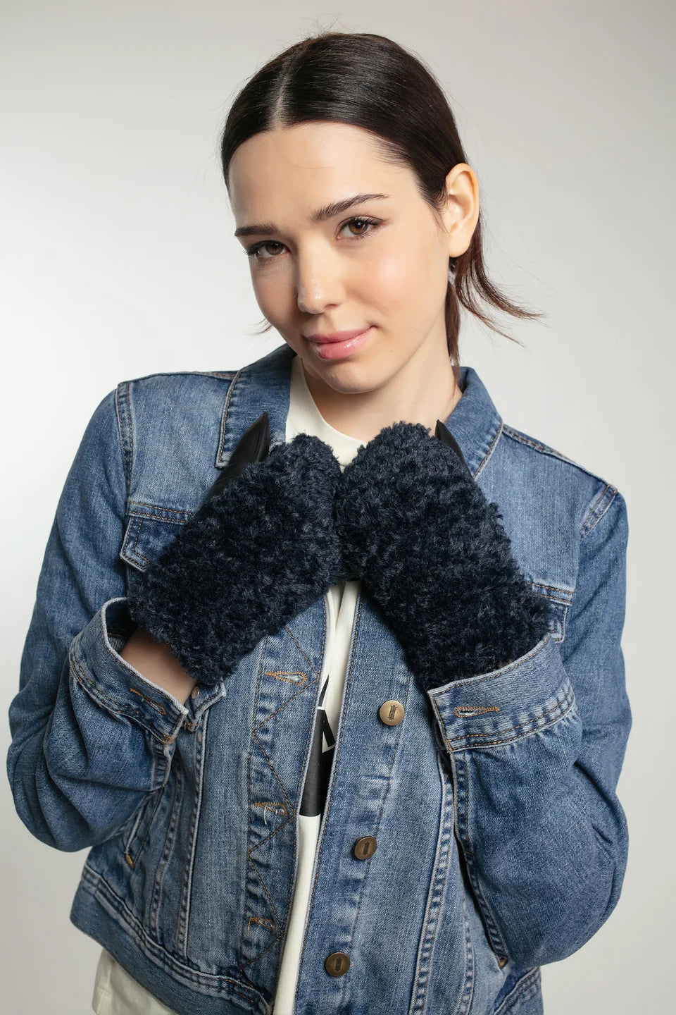 Nooki Roma shearling and leather mittens Navy