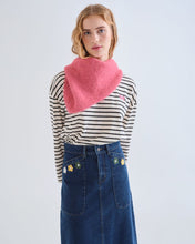 Load image into Gallery viewer, Compañia Fantastica Triangular knit scarf Pink
