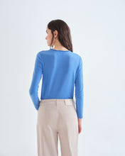 Load image into Gallery viewer, Compañia fantastica feature neck t shirt Blue
