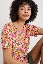 Load image into Gallery viewer, Seasalt Bryher view t shirt Retro Daisies Chalk
