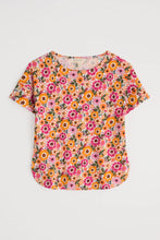 Load image into Gallery viewer, Seasalt Bryher view t shirt Retro Daisies Chalk
