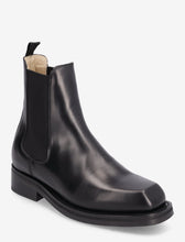 Load image into Gallery viewer, Selected Femme Saga classic leather Chelsea boot Black
