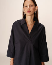 Load image into Gallery viewer, Grace &amp; Mila Pavel relaxed poplin shirt Marine
