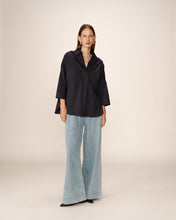 Load image into Gallery viewer, Grace &amp; Mila Pavel relaxed poplin shirt Marine
