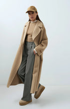 Load image into Gallery viewer, YAYA Suedine cap with stitching Otter Brown
