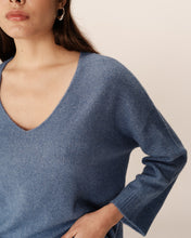 Load image into Gallery viewer, Grace &amp; Mila Paltrow V neck sweater Bleu
