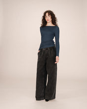 Load image into Gallery viewer, Grace &amp; Mila Stanley boat neck top Bleu Petrole
