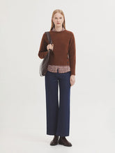 Load image into Gallery viewer, Nice Things Button detail short jumper Intense Camel
