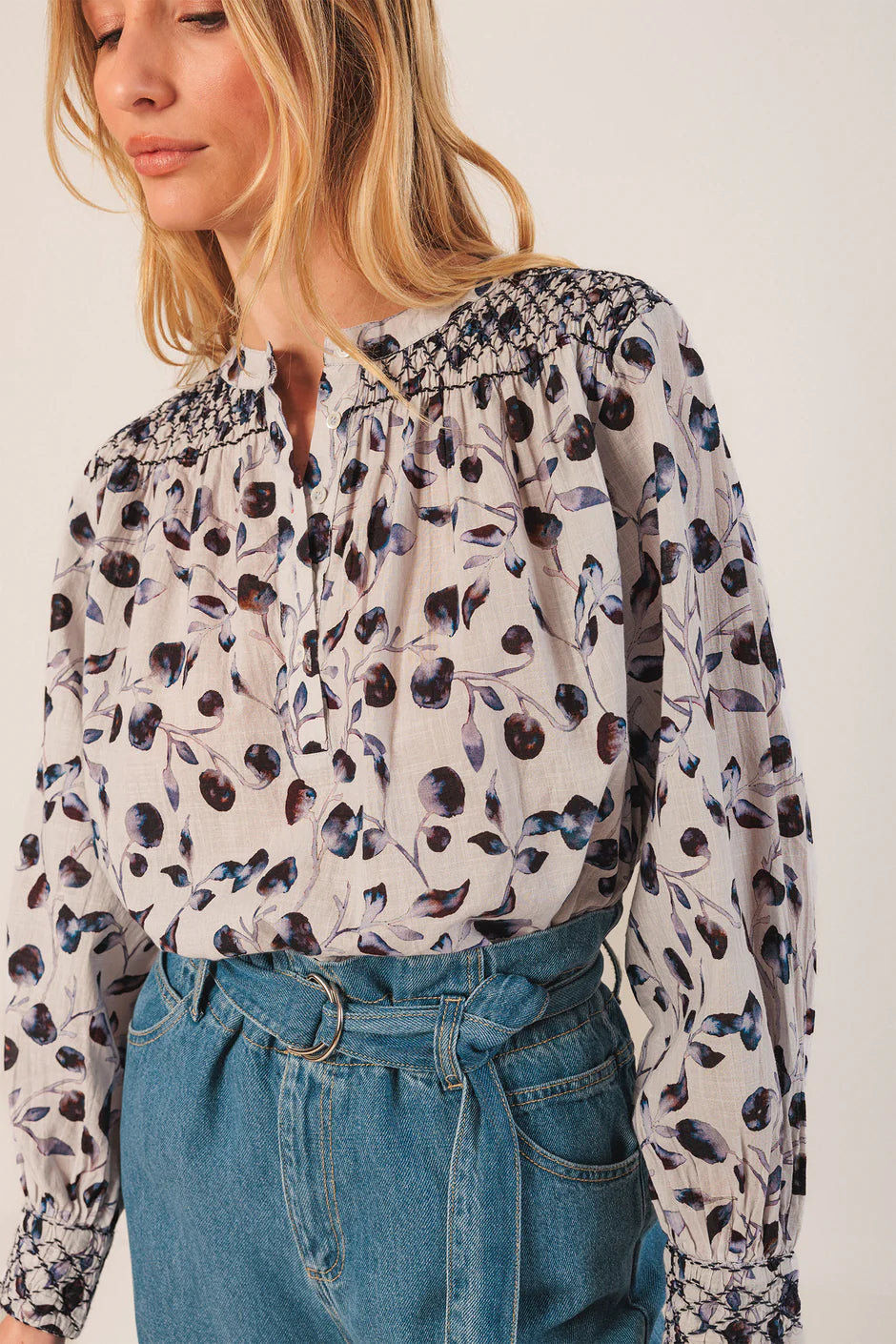 Indi & Cold Hand smocked foral print shirt Night Blue