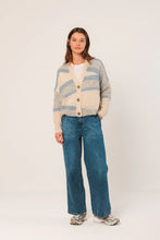 Load image into Gallery viewer, Indi &amp; Cold Cargo pocket jean Indigo Mid Wash
