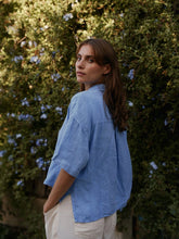 Load image into Gallery viewer, Indi &amp; Cold Feature oversized pocket linen shirt Glacial Blue
