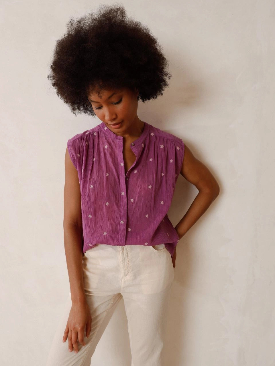 Indi & Cold Scattered flower embroidery blouse Purple