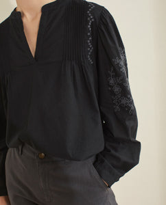 Yerse Embroidered sleeve poplin shirt Black