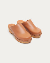 Load image into Gallery viewer, Yerse Leather Clogs Tan
