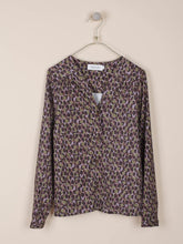 Load image into Gallery viewer, Indi &amp; Cold Abstract smudge spots print shirt in Olive
