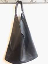 Load image into Gallery viewer, Bagitali Leather slouch bag in Black - CW CW 
